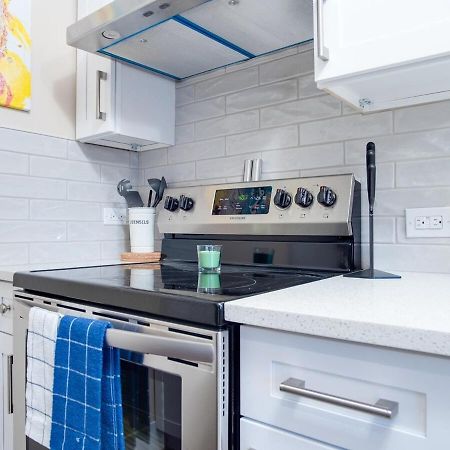 Gorgeous 2Br Condo W Parking Patio Coffee! คาลการี ภายนอก รูปภาพ