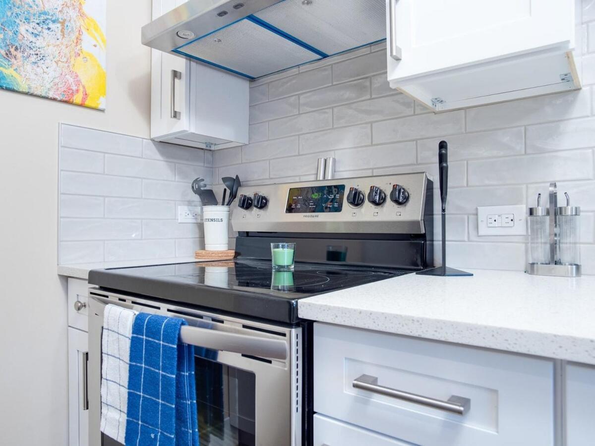 Gorgeous 2Br Condo W Parking Patio Coffee! คาลการี ภายนอก รูปภาพ