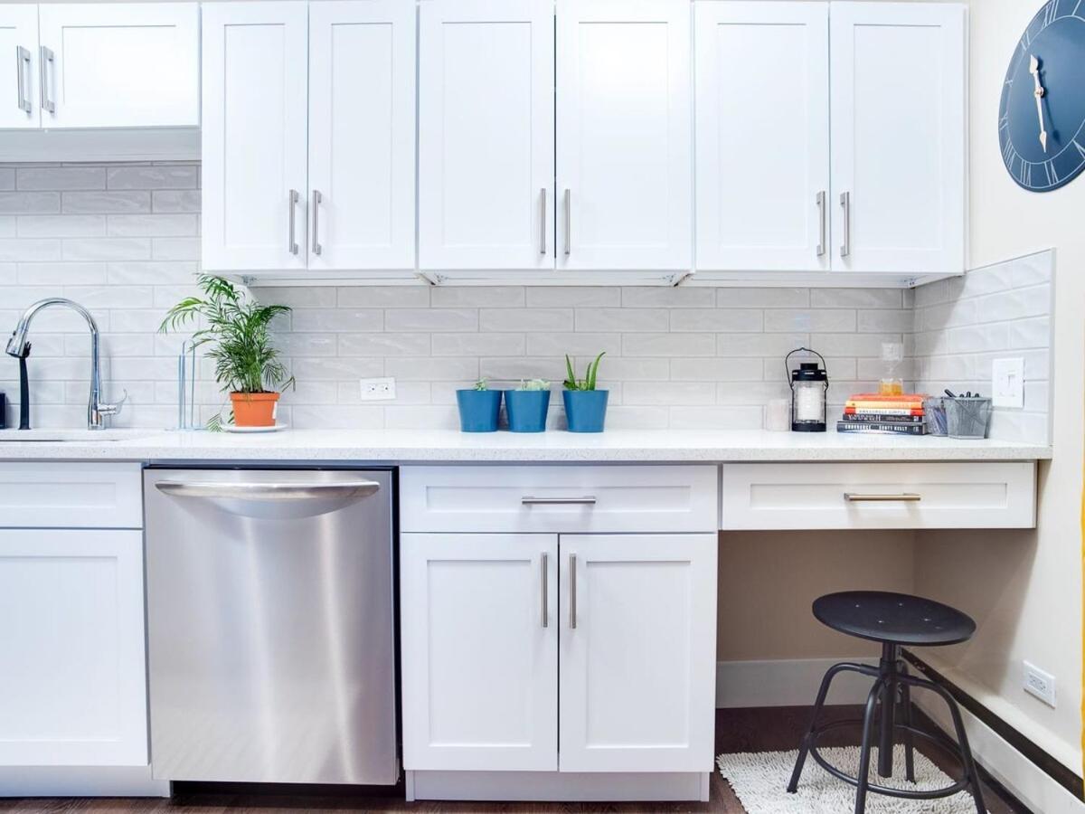 Gorgeous 2Br Condo W Parking Patio Coffee! คาลการี ภายนอก รูปภาพ