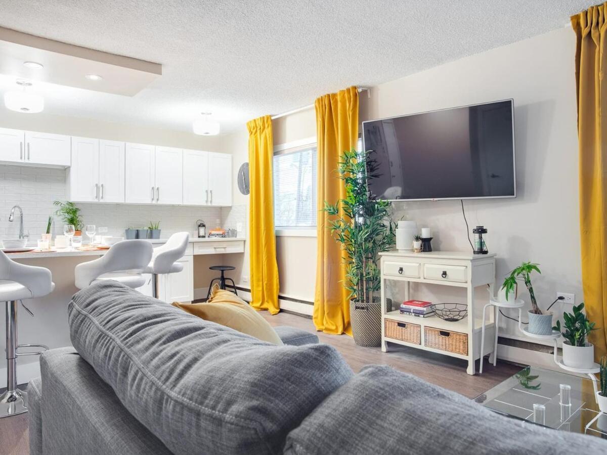 Gorgeous 2Br Condo W Parking Patio Coffee! คาลการี ภายนอก รูปภาพ
