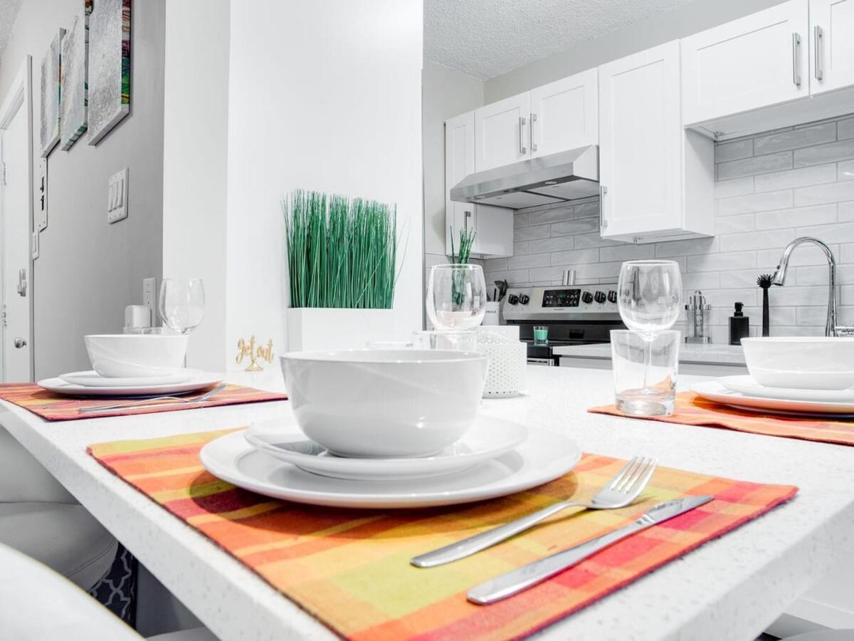 Gorgeous 2Br Condo W Parking Patio Coffee! คาลการี ภายนอก รูปภาพ