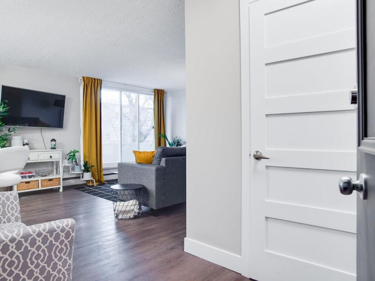 Gorgeous 2Br Condo W Parking Patio Coffee! คาลการี ภายนอก รูปภาพ