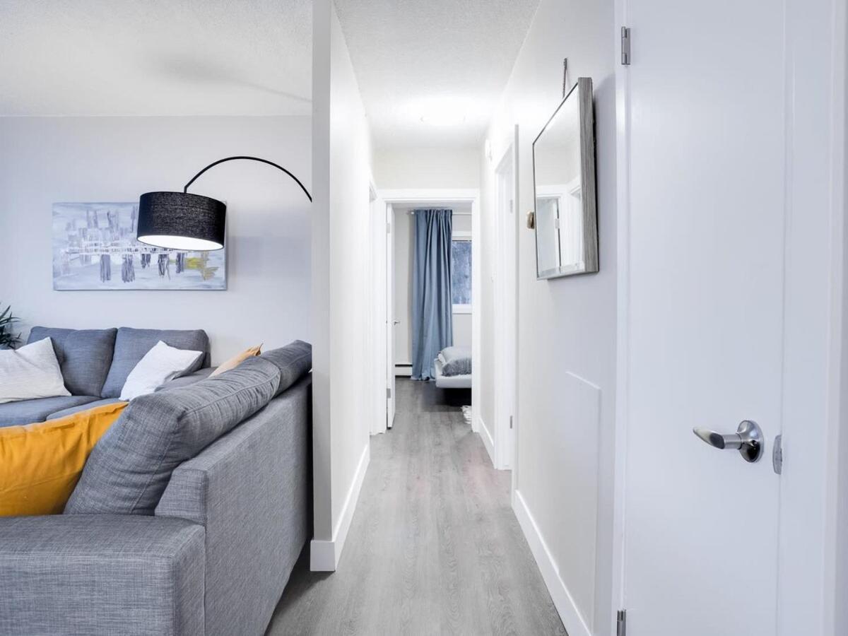 Gorgeous 2Br Condo W Parking Patio Coffee! คาลการี ภายนอก รูปภาพ