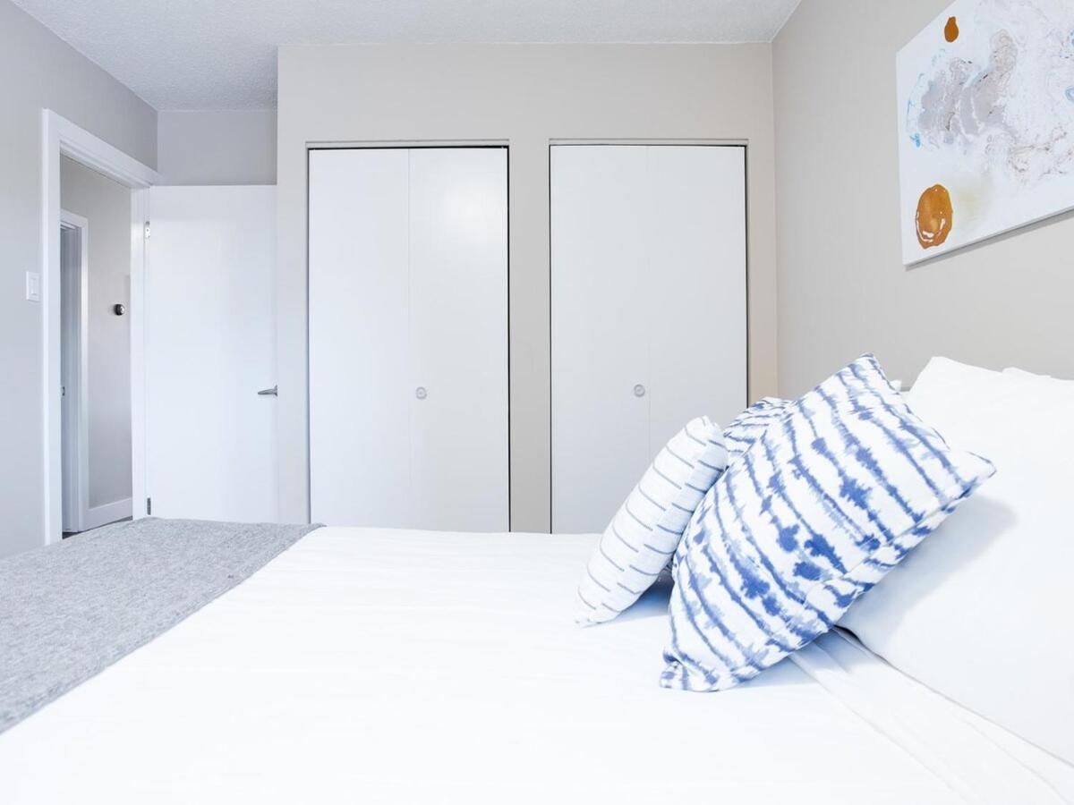 Gorgeous 2Br Condo W Parking Patio Coffee! คาลการี ภายนอก รูปภาพ