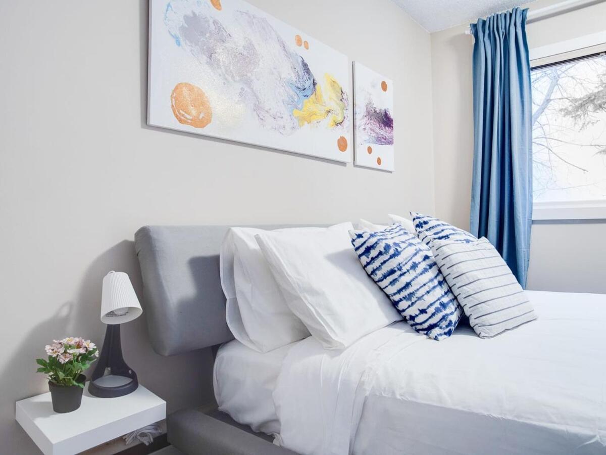 Gorgeous 2Br Condo W Parking Patio Coffee! คาลการี ภายนอก รูปภาพ