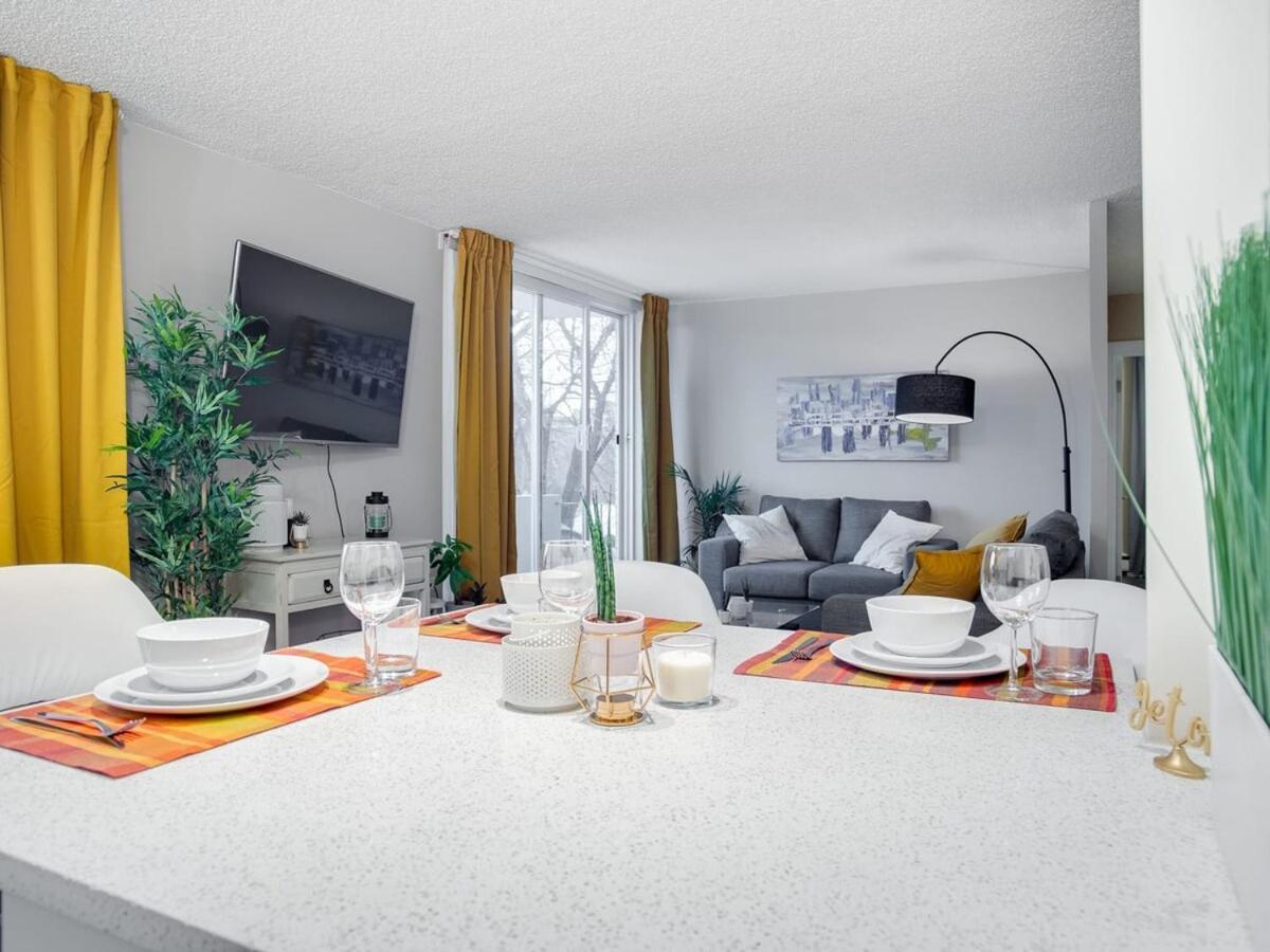 Gorgeous 2Br Condo W Parking Patio Coffee! คาลการี ภายนอก รูปภาพ