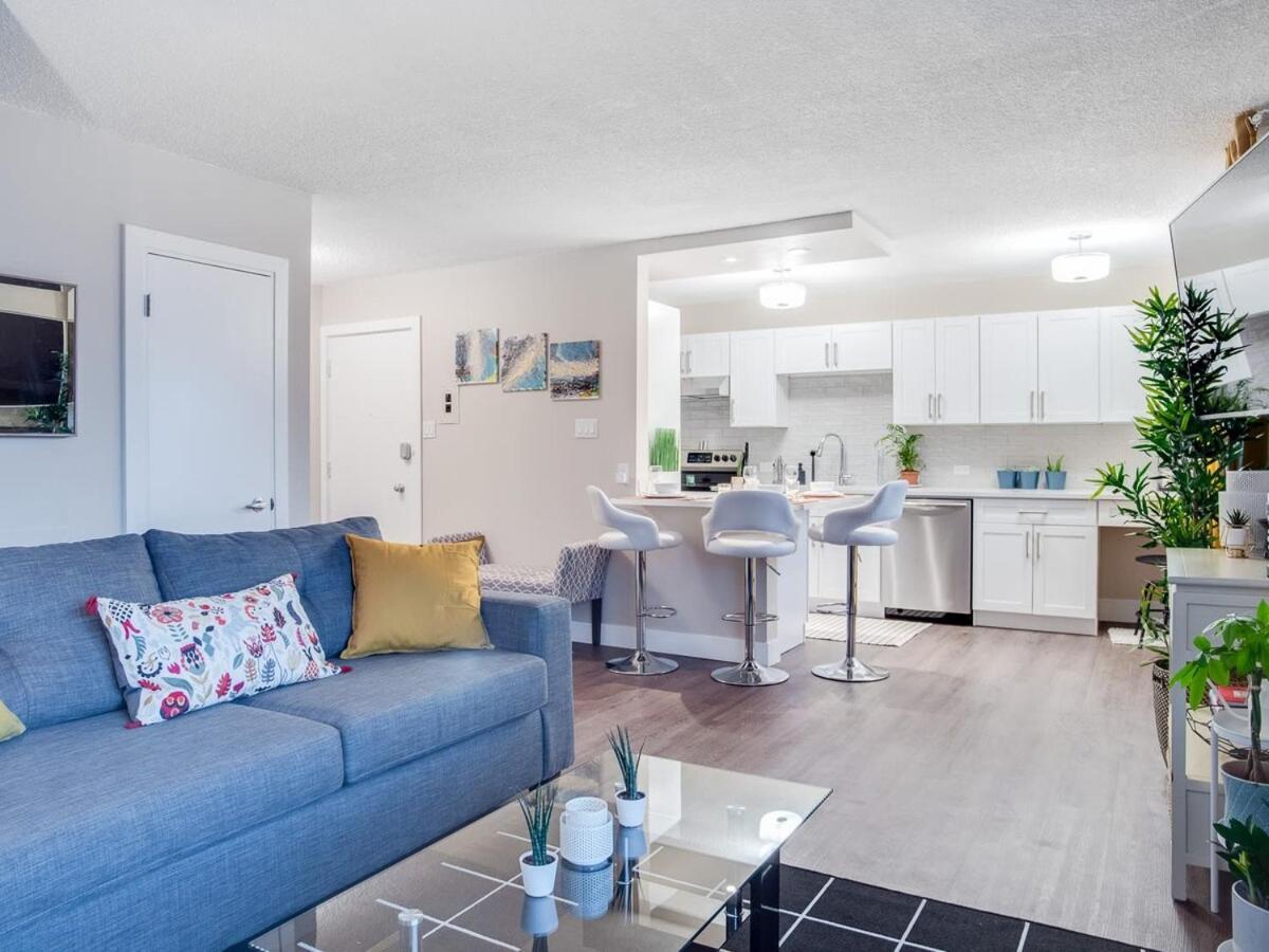 Gorgeous 2Br Condo W Parking Patio Coffee! คาลการี ภายนอก รูปภาพ