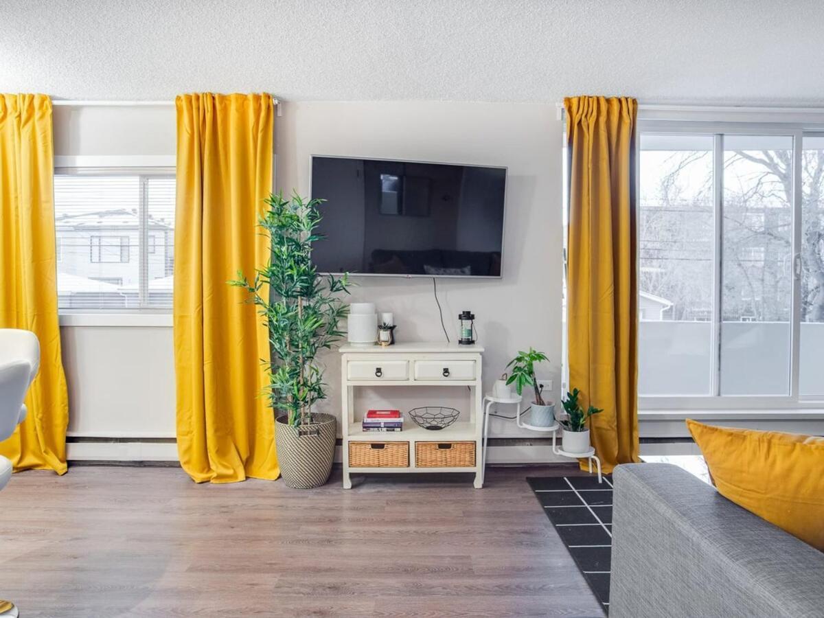 Gorgeous 2Br Condo W Parking Patio Coffee! คาลการี ภายนอก รูปภาพ